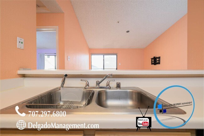 Building Photo - Glen Cove! Large one bedroom