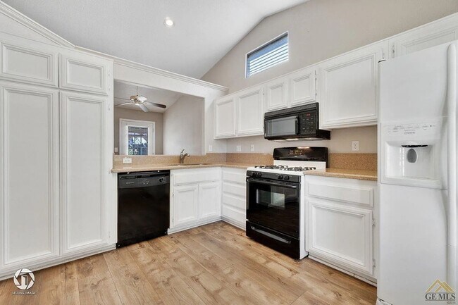 Building Photo - Adorable Riverlakes Home!