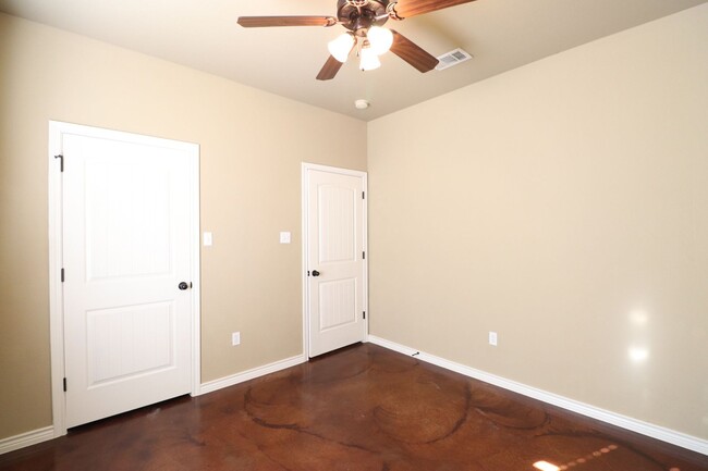 Building Photo - 502 Stoneridge Dr