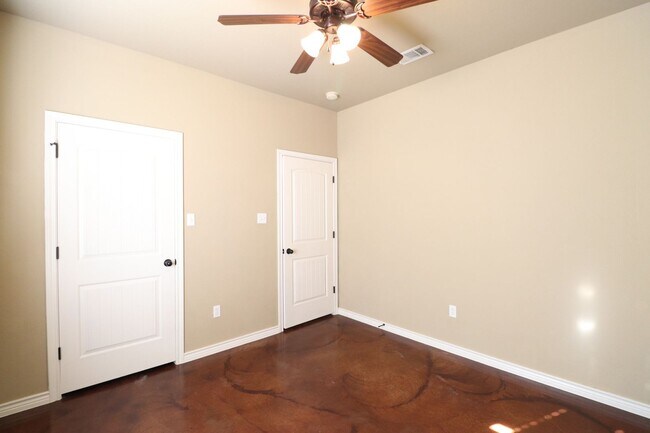 Building Photo - Stoneridge 502