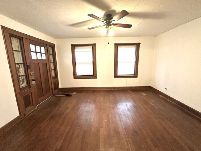 Building Photo - Versatile 2-Bedroom Home with Bonus Room and Spacious Yard