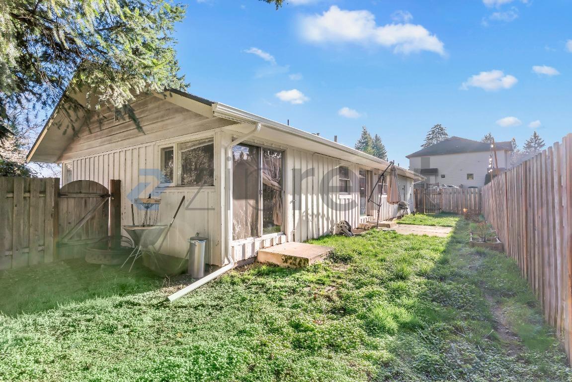 Building Photo - 9720 SW Frewing St