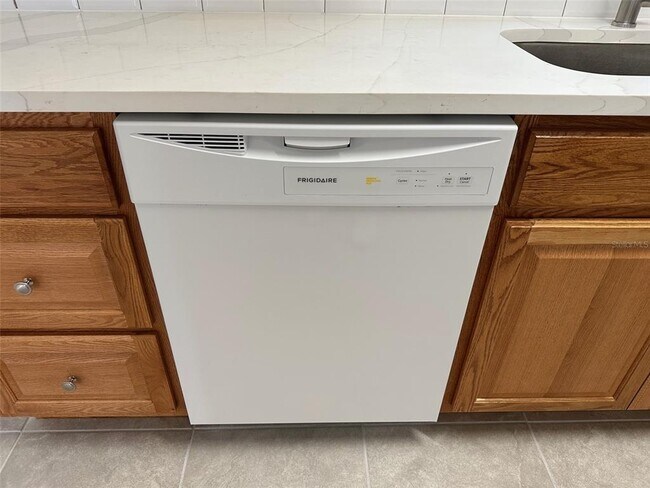 Building Photo - 3607 Cambridge St