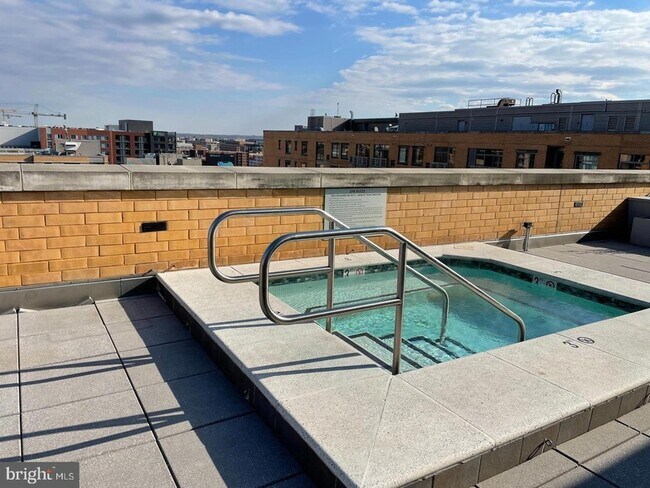 Building Photo - 440 L St NW