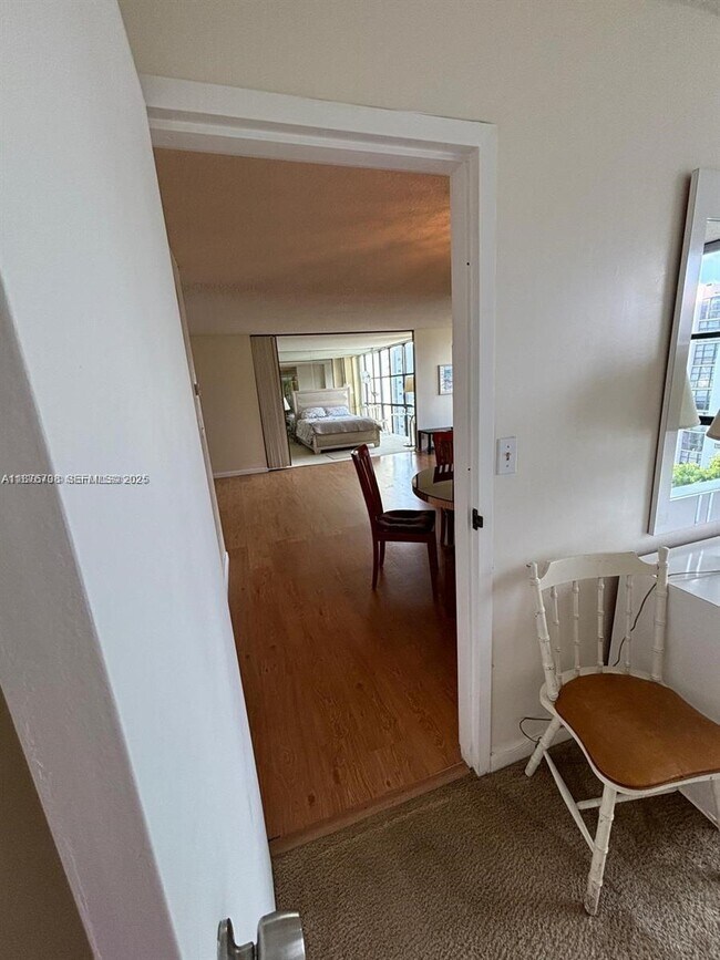 Building Photo - 17011 N Bay Rd