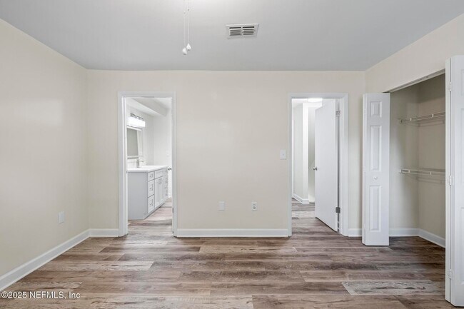 Building Photo - 11359 Bedford Oaks Dr