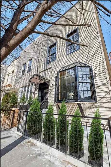 Building Photo - 10 Hausman St