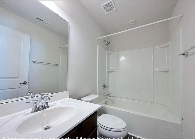 Building Photo - 801 Romeria Dr