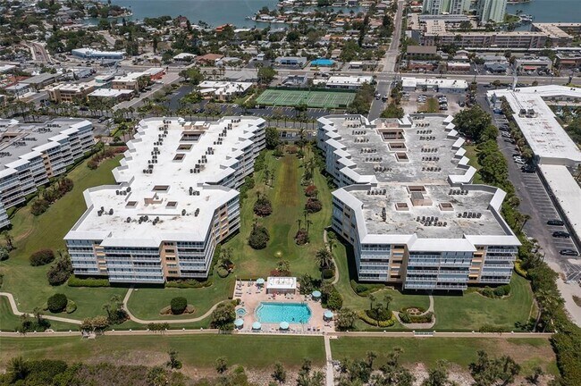 Building Photo - 6500 Sunset Way