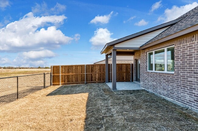 Building Photo - AVAILABLE NOW! CUL-DE-SAC TRIPLEX LOT LOCATED ON 1-ACRE IN MIDLOTHIAN, TX!