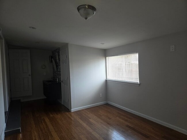 Building Photo - 1354 S Shoshone St