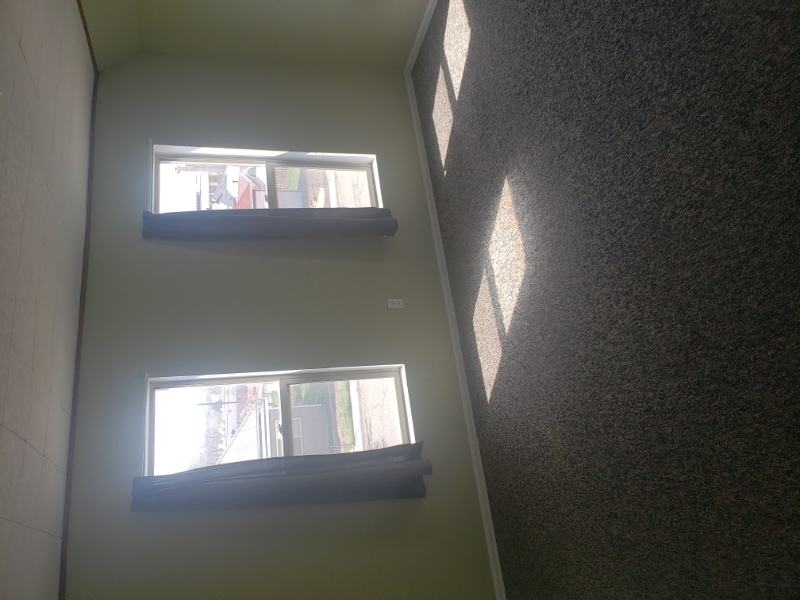 Building Photo - 324 W 6th St