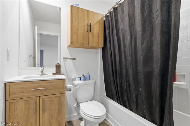 Building Photo - 250 Tower St