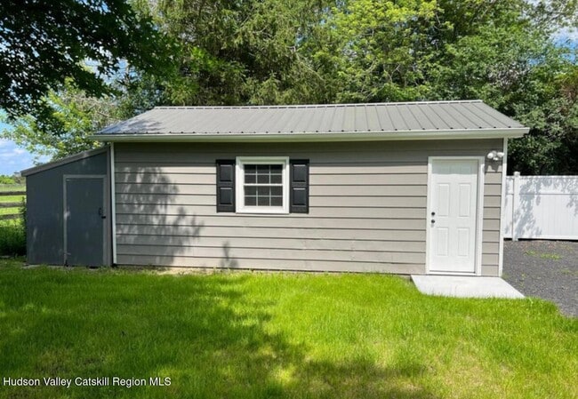 Building Photo - 37 Van Dyck St