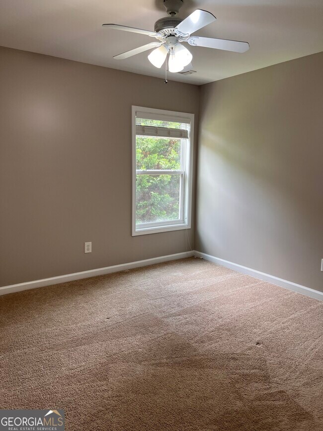 Building Photo - 5975 Bentley Way