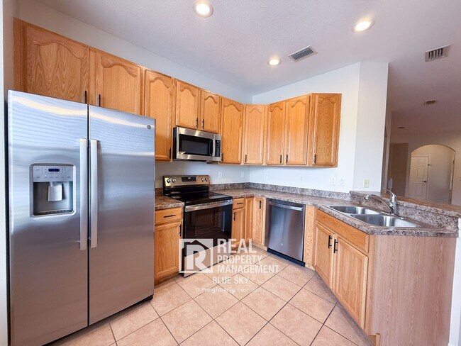 Building Photo - 2047 Park Crescent Dr