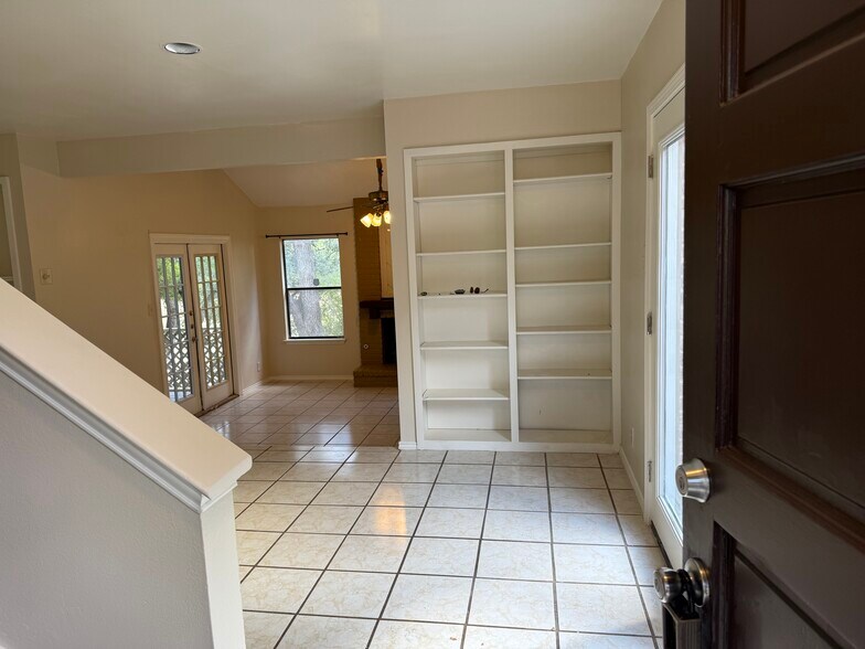 Building Photo - 9314 Whisper Pt