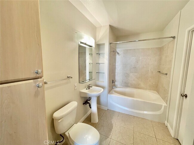 Building Photo - 488 E Ocean Blvd