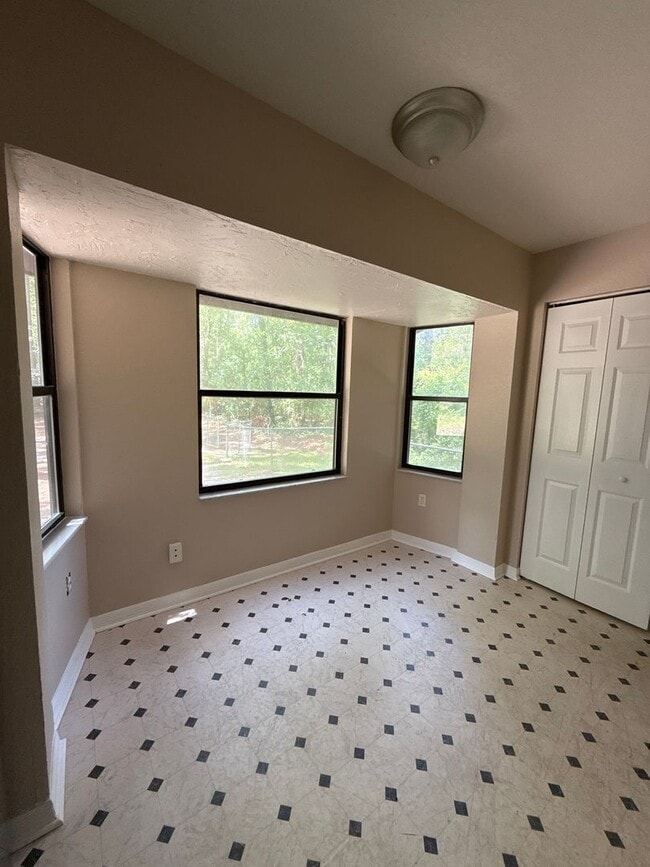 Building Photo - Section 8 Accepted on This home! TEMPROARY...