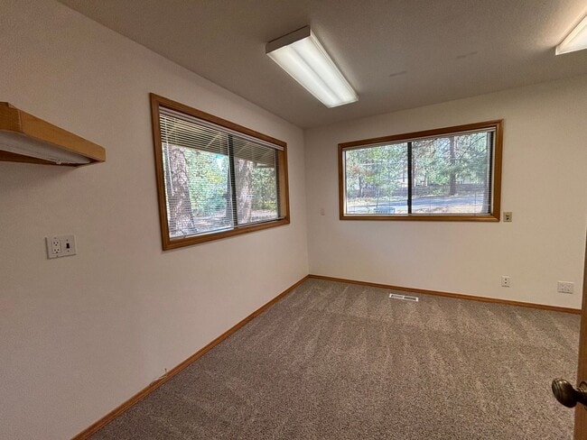 Building Photo - Stunning 3 Bed/ 2.5-Bath Home on the River...