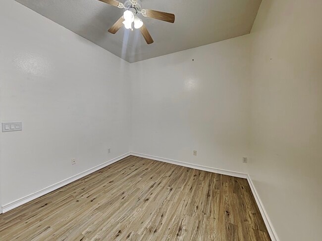 Building Photo - 728 Hardwood Cir