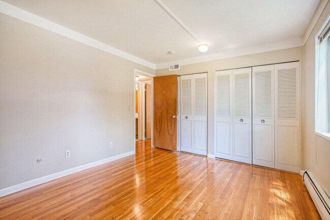 Building Photo - 1249 Island Dr