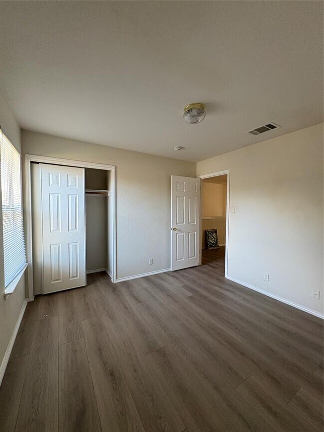 Building Photo - 14304 Sarah Ann Dr