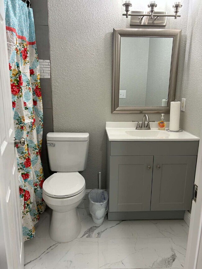 Building Photo - "Well Maintained 3-Bedroom, 2 Bathroom in Yuma Valley!"