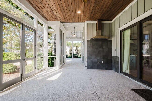 Building Photo - Stunning Custom Home in Palmetto Bluff