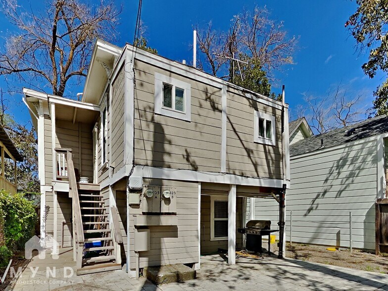 Building Photo - 325 15th St