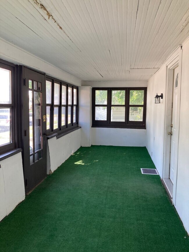 Building Photo - 605 W Beechwood Ave