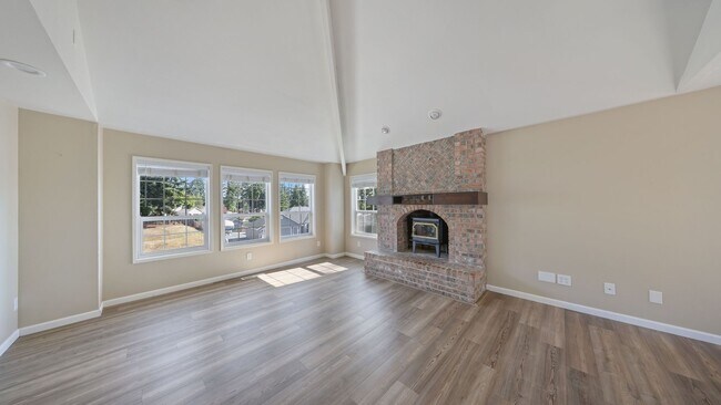 Building Photo - 4 Bed 3 Bath - 2 Living Rooms - Office Area - Pet Friendly - NAS Whidbey