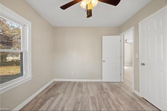 Building Photo - 15 Henry St