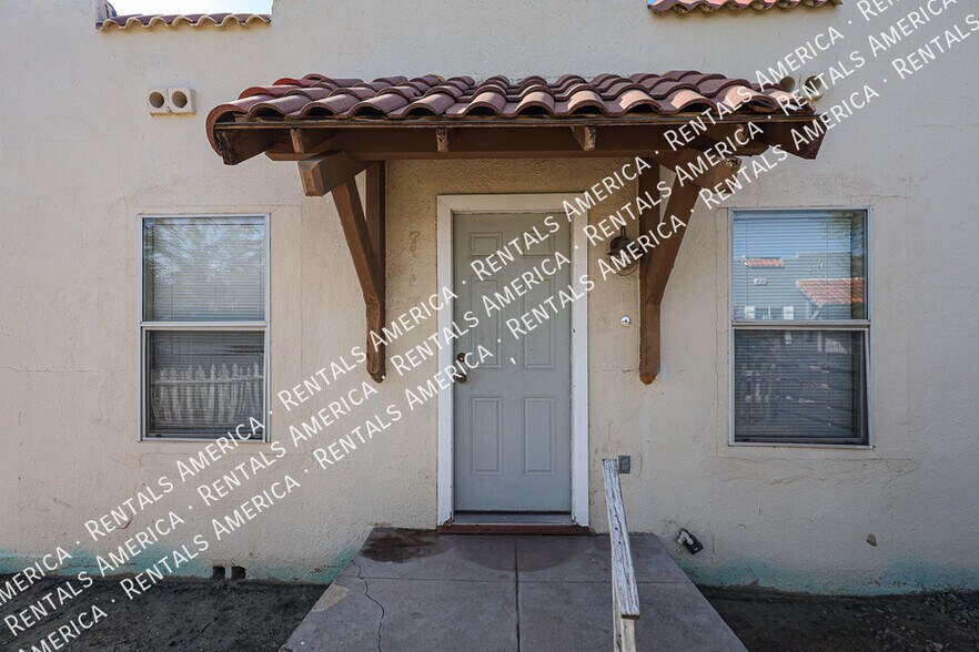 Building Photo - 713 N 9th St