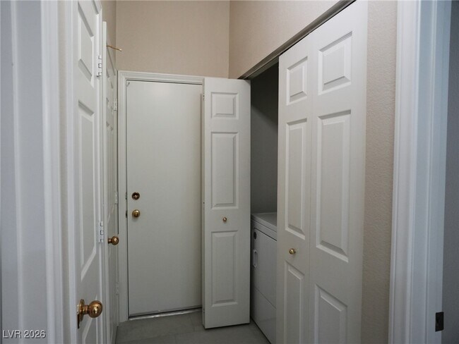 Building Photo - 8221 James Grayson Dr