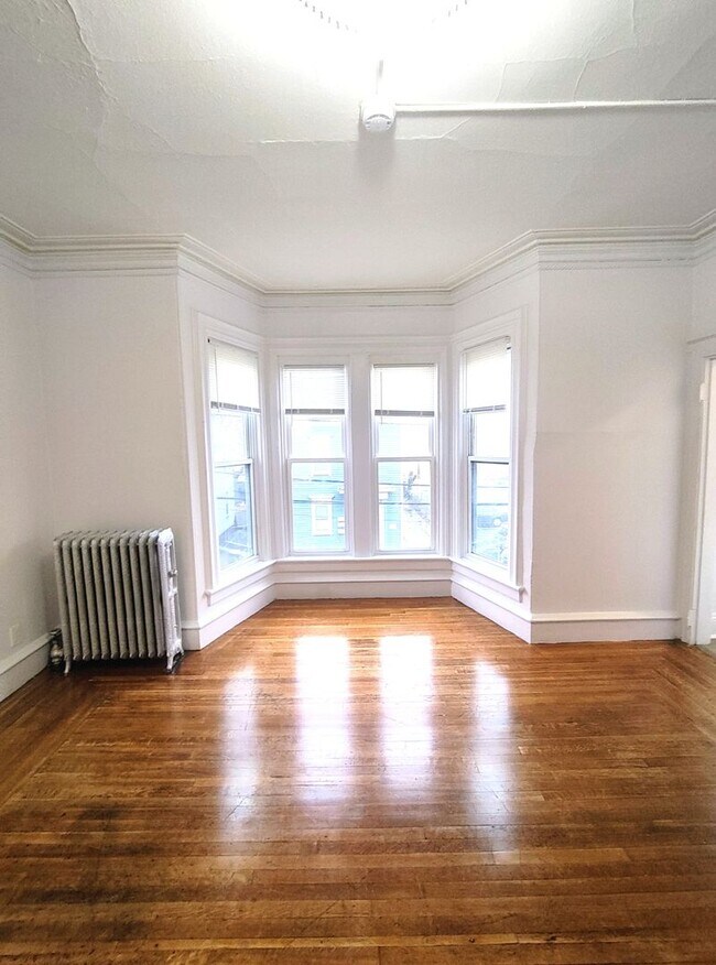 Building Photo - 50 Common St