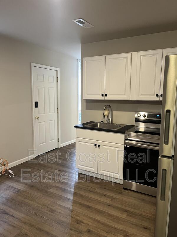 Building Photo - 121 E Franklin St