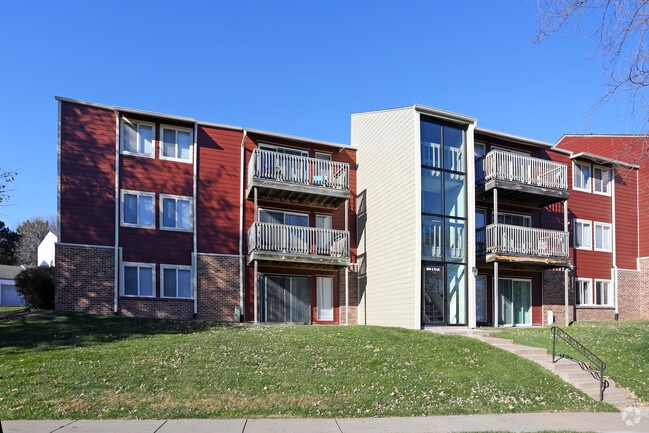 Building Photo - Country Club Village