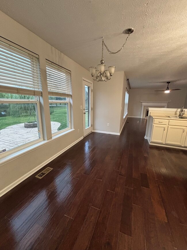Building Photo - 5895 Mill Oak Dr