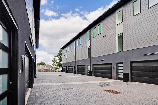 Building Photo - 210 NW 9th St