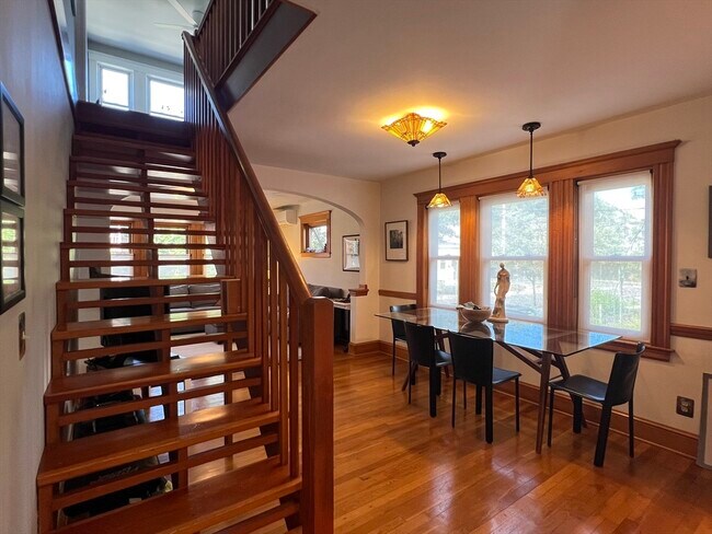 Building Photo - 110 Vassal Ln