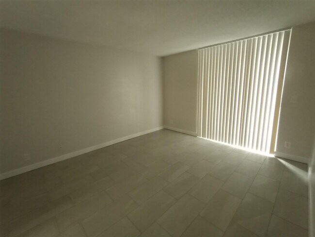 Building Photo - 751 Lyons Rd