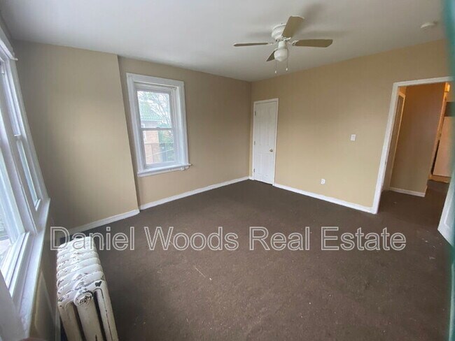 Building Photo - 1614 68th Ave