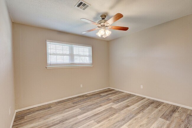 Building Photo - 206 Del Mar Dr