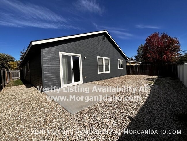 Building Photo - 1723 W Bayeux Dr