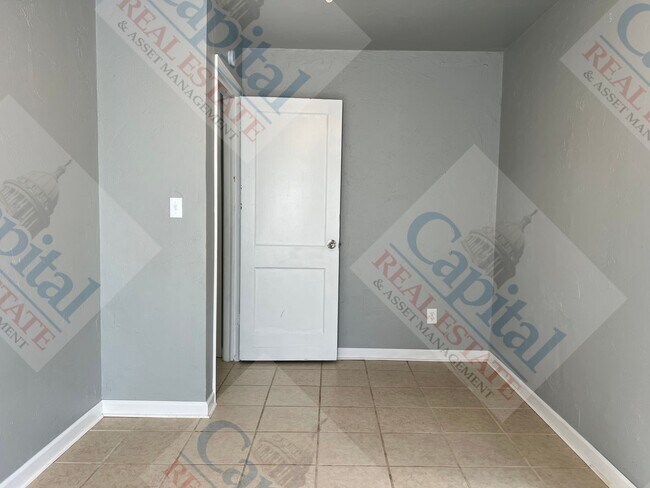 Building Photo - Home Sweet Home