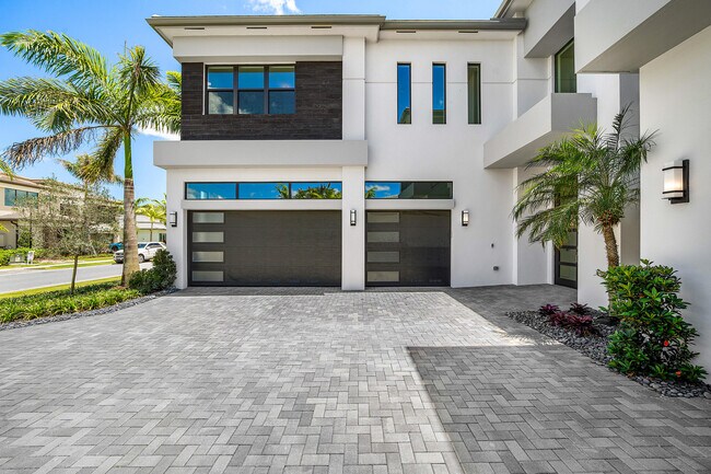 Building Photo - 9516 Riverside Pk Dr