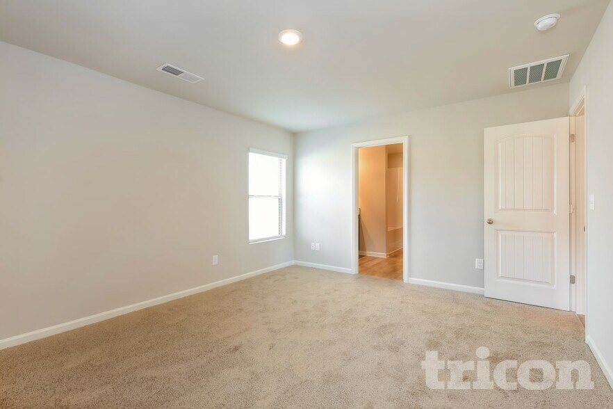 Building Photo - 927 Equine Dr