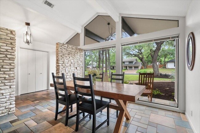 Building Photo - 9503 Castlewood Dr