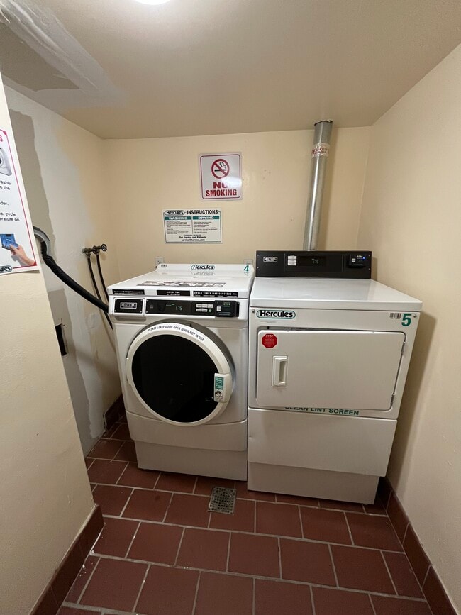 Building Photo - 150 Overlook Ave